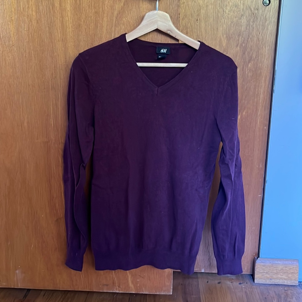 H&M men’s burgundy sweater